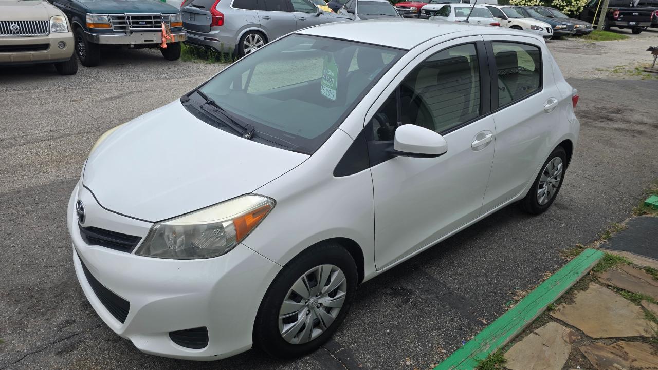 Toyota Yaris LE 5-Door AT 2012