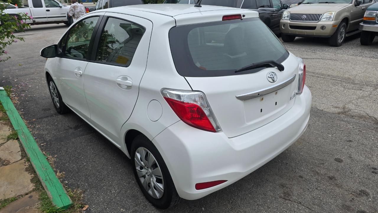 Toyota Yaris LE 5-Door AT 2012