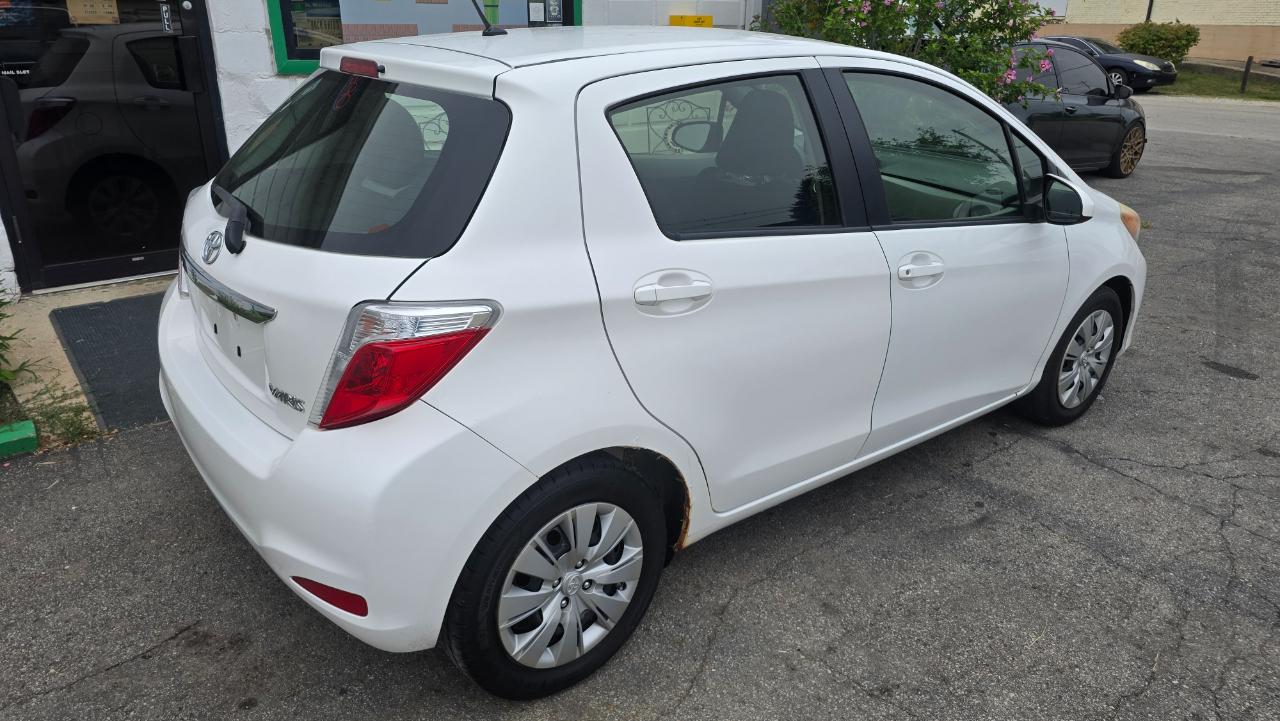 Toyota Yaris LE 5-Door AT 2012