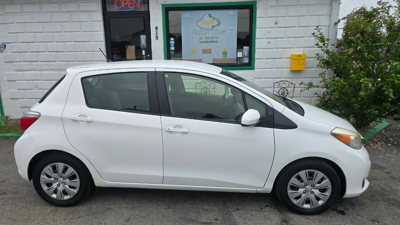 Toyota Yaris LE 5-Door AT 2012