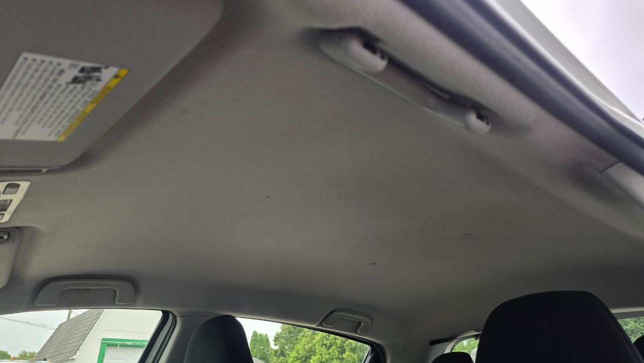 Toyota Yaris LE 5-Door AT 2012