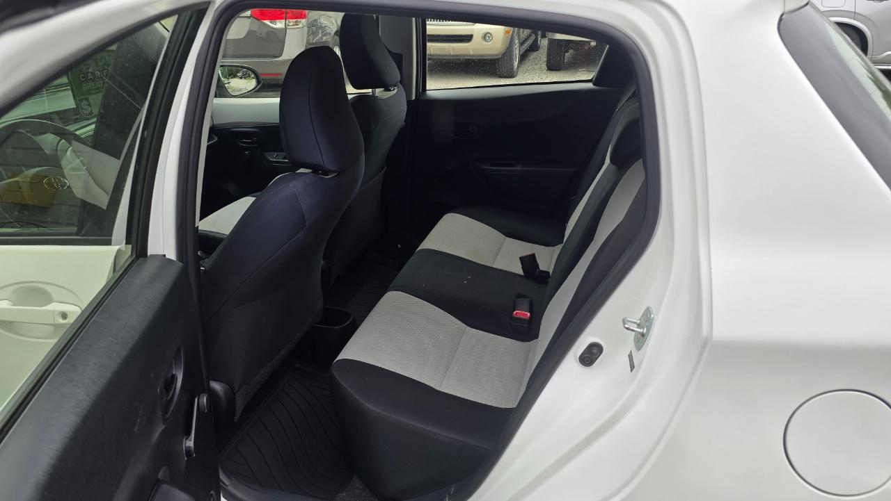Toyota Yaris LE 5-Door AT 2012