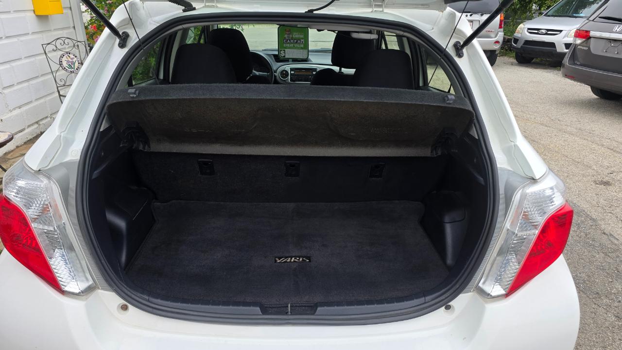 Toyota Yaris LE 5-Door AT 2012