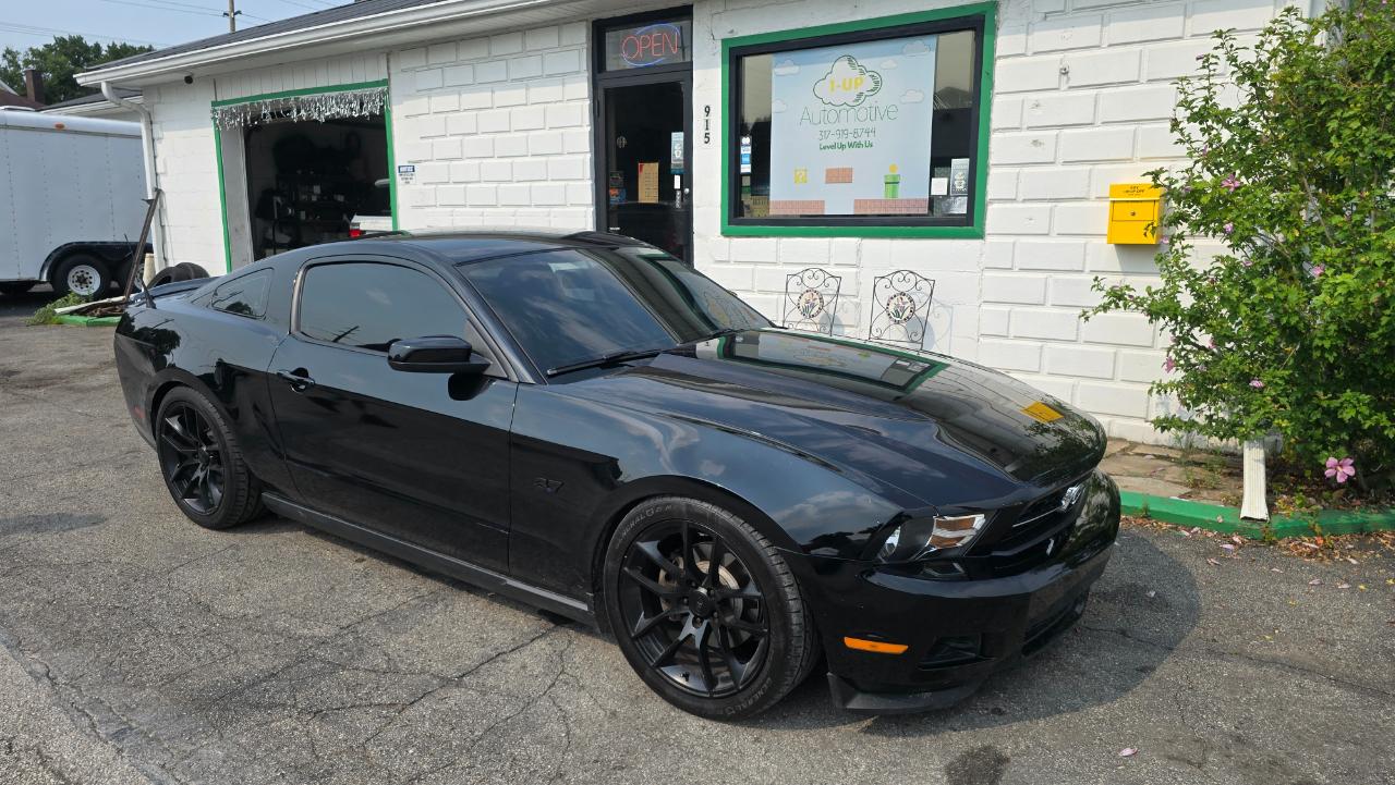 Ford Mustang V6 Premium Coupe 2011