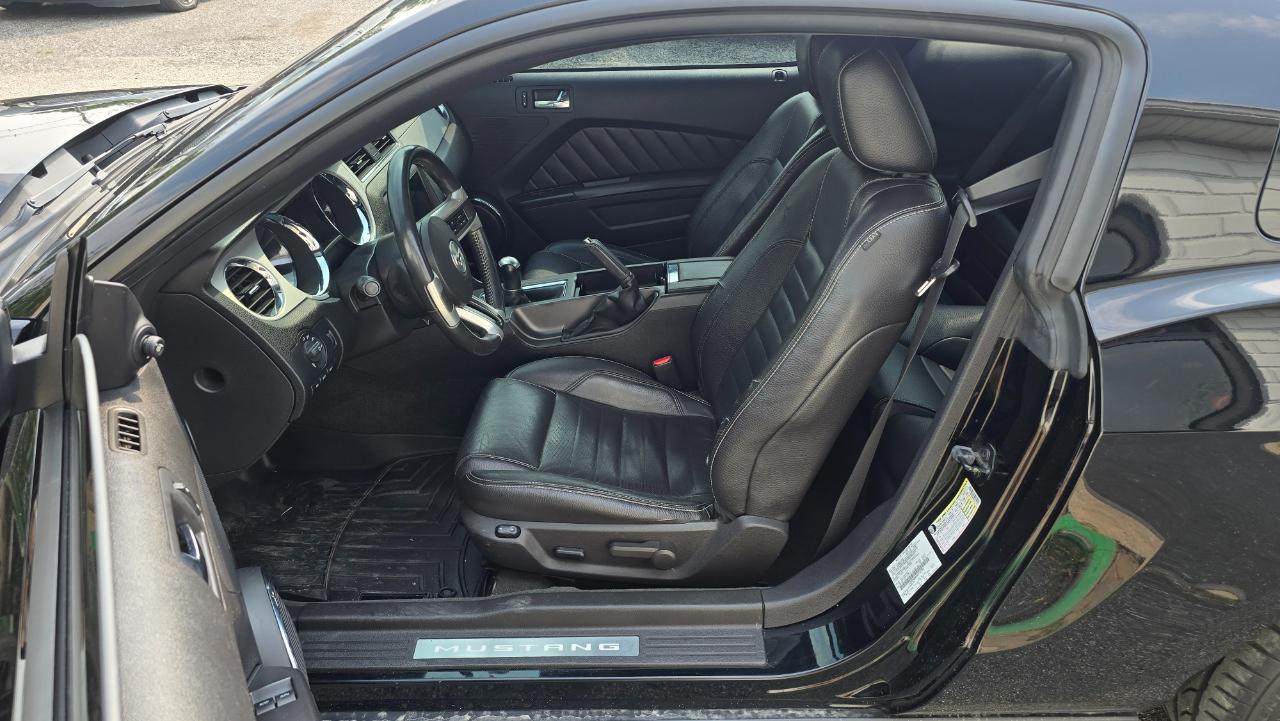 Ford Mustang V6 Premium Coupe 2011