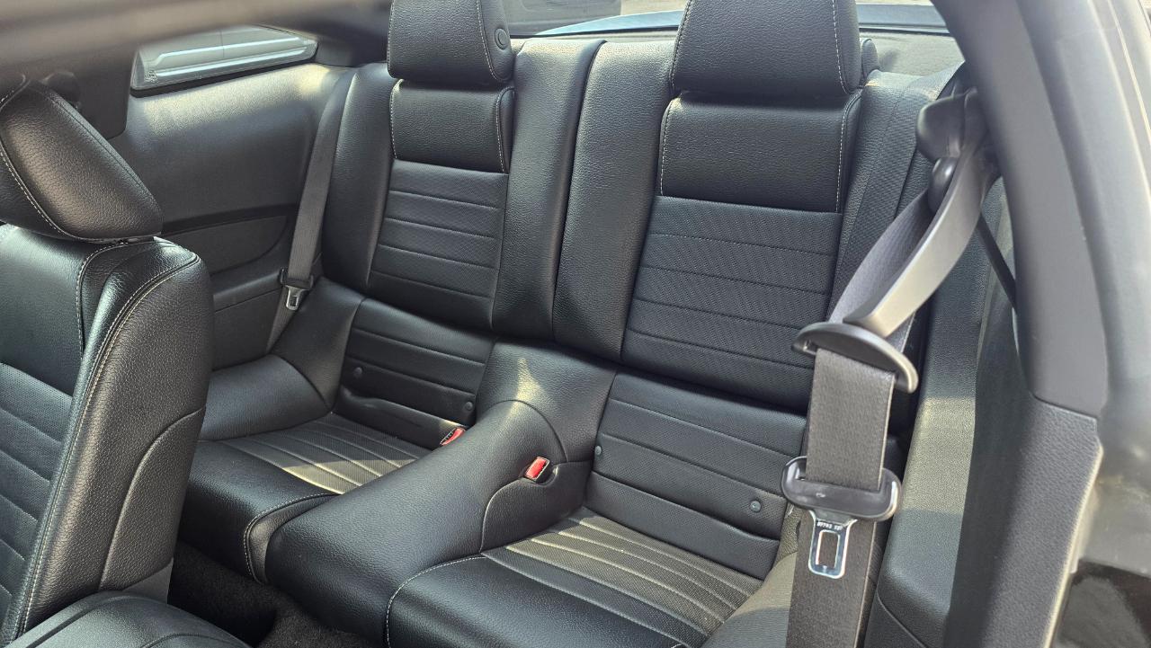 Ford Mustang V6 Premium Coupe 2011