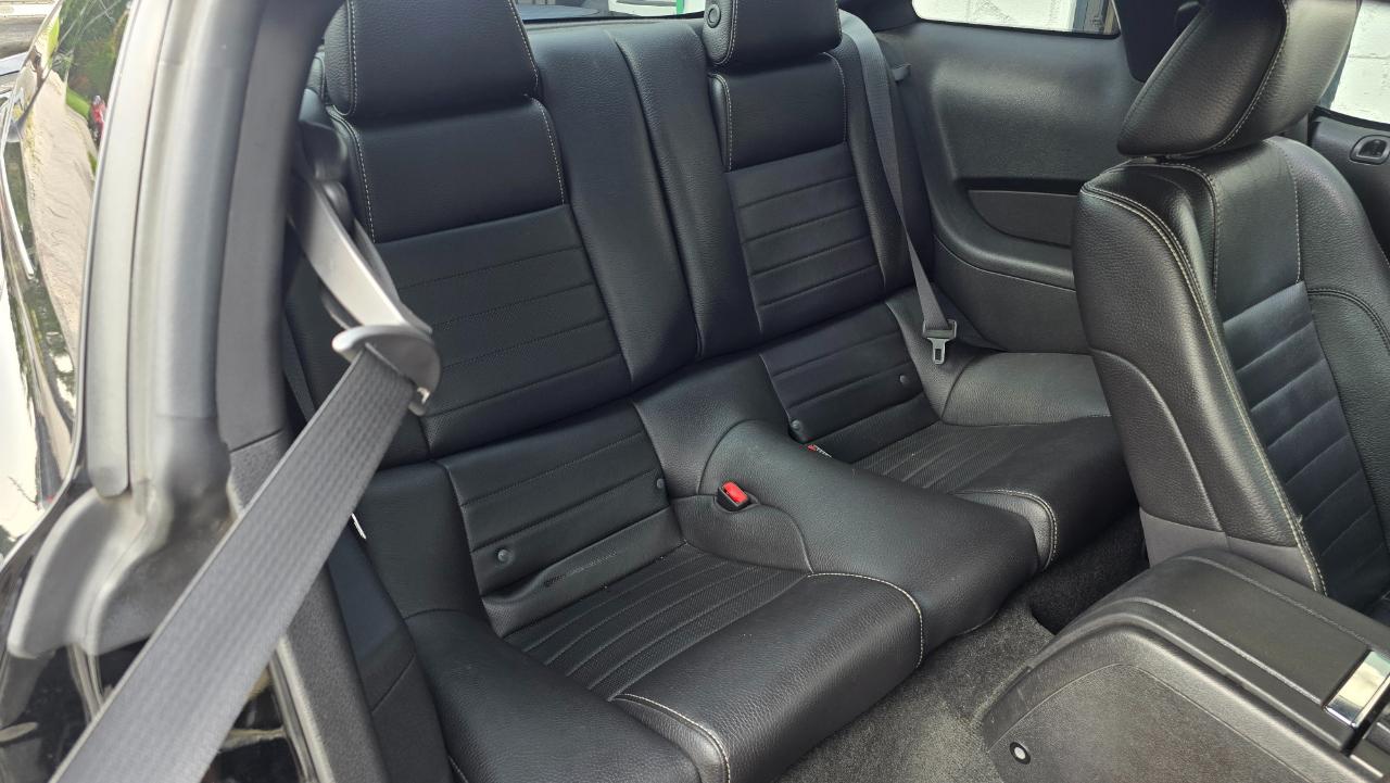 Ford Mustang V6 Premium Coupe 2011