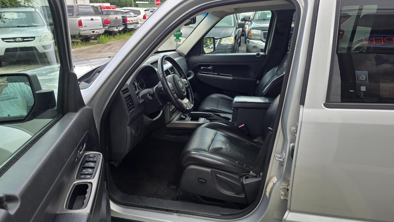Jeep Liberty Limited 4WD 2011