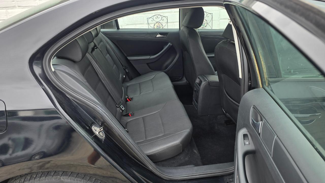Volkswagen Jetta SE 2012