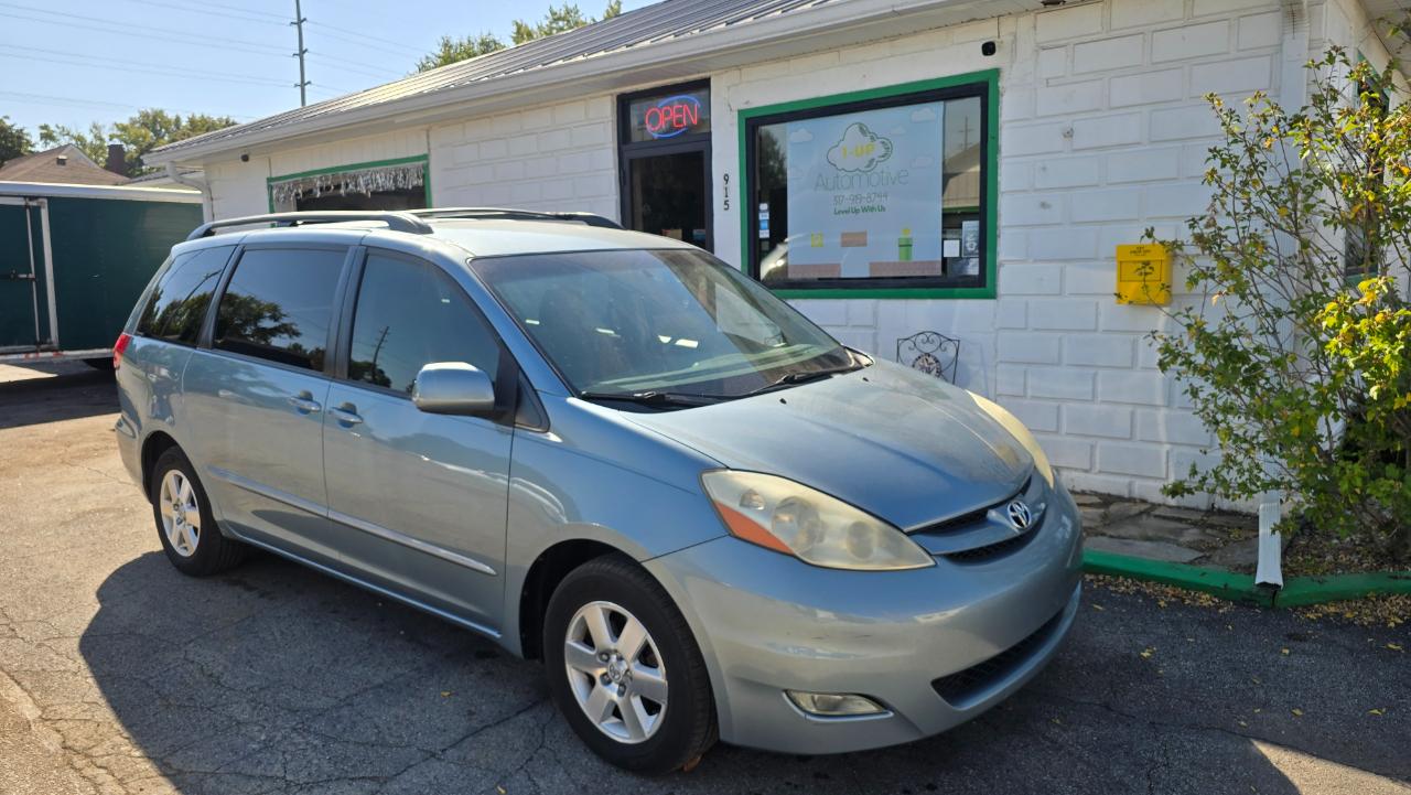 Toyota Sienna XLE 2006