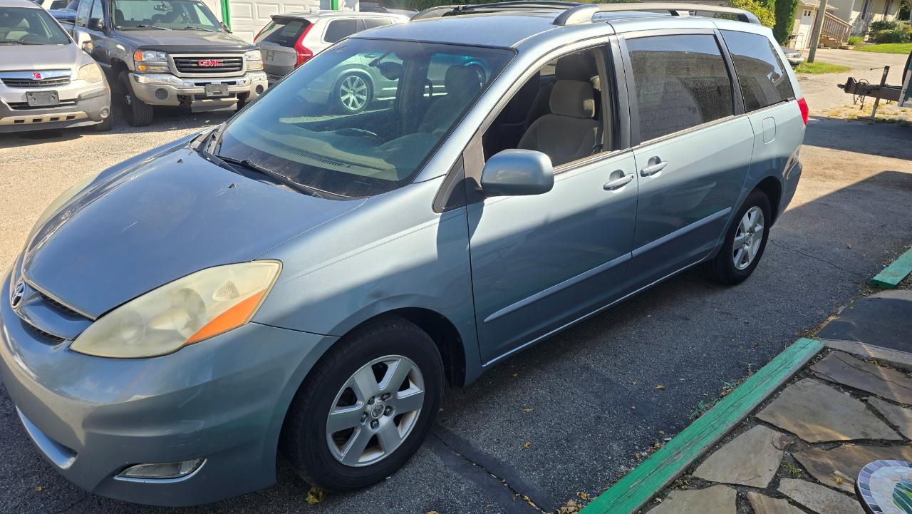 Toyota Sienna XLE 2006