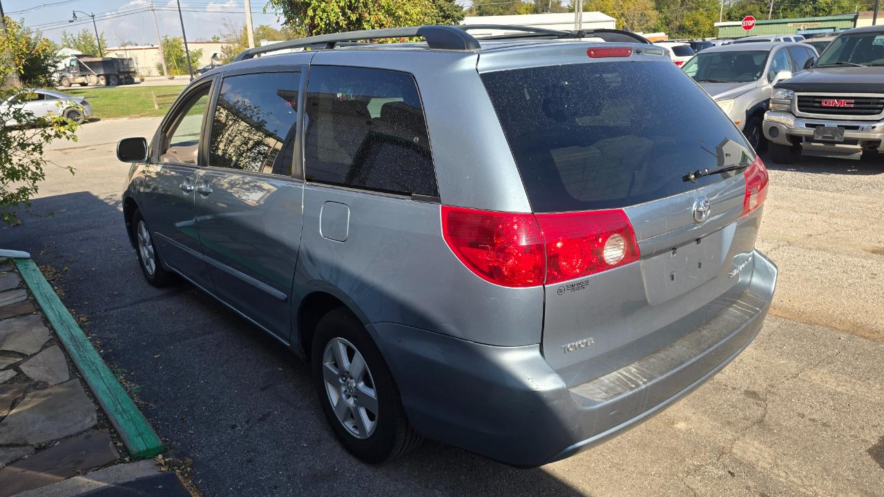 Toyota Sienna XLE 2006