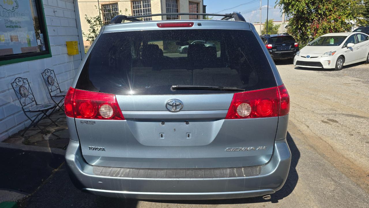 Toyota Sienna XLE 2006