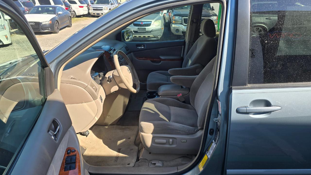 Toyota Sienna XLE 2006