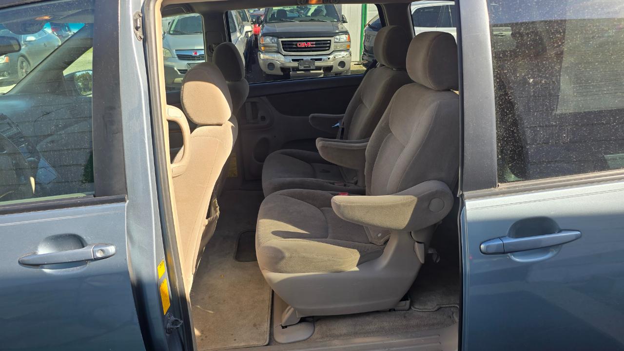 Toyota Sienna XLE 2006