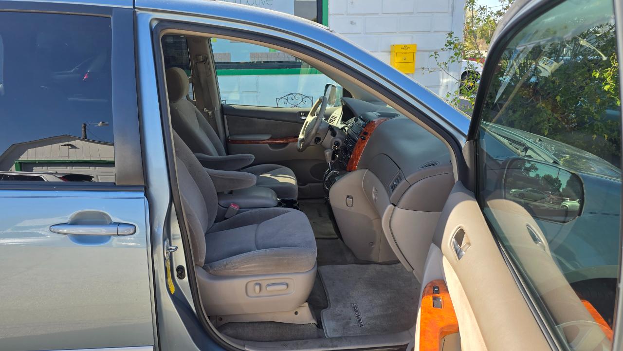 Toyota Sienna XLE 2006