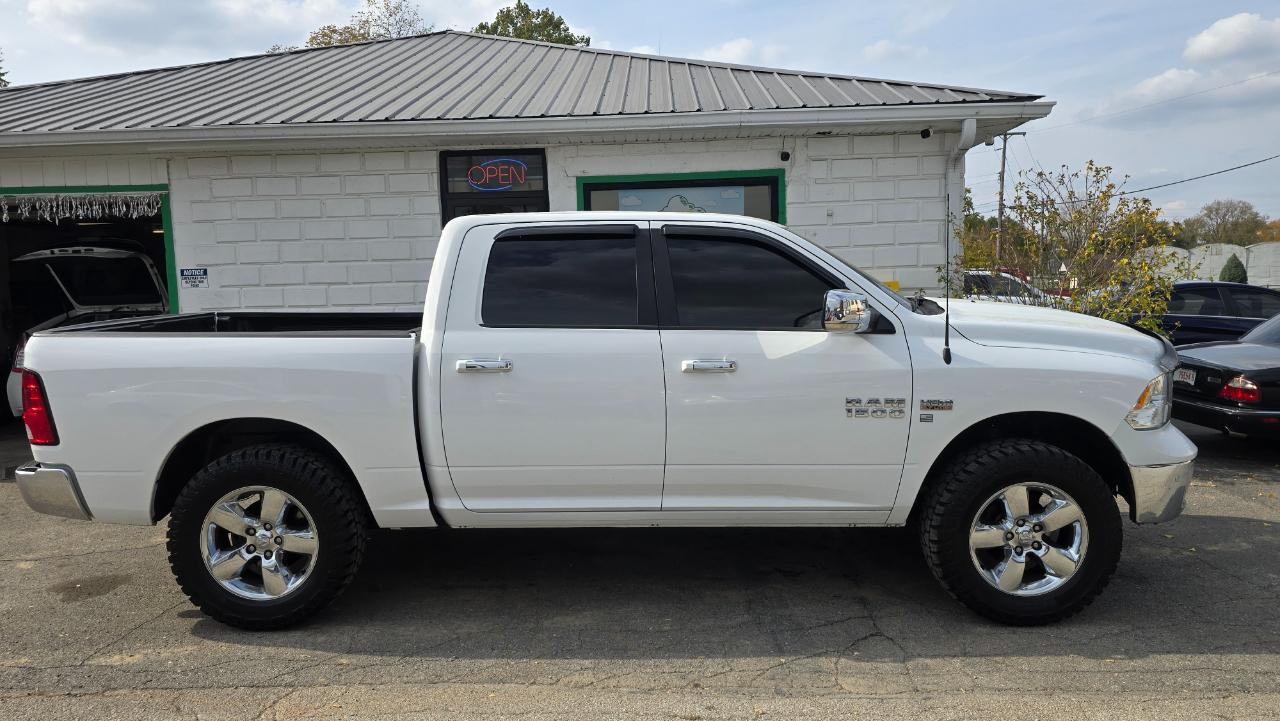 RAM 1500 SLT Crew Cab SWB 4WD 2015