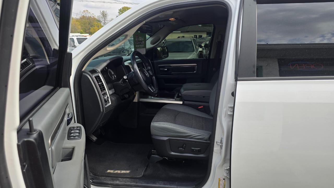 RAM 1500 SLT Crew Cab SWB 4WD 2015
