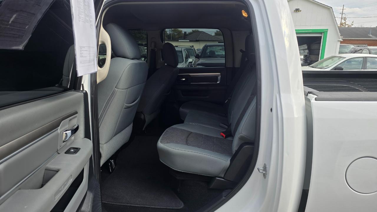 RAM 1500 SLT Crew Cab SWB 4WD 2015