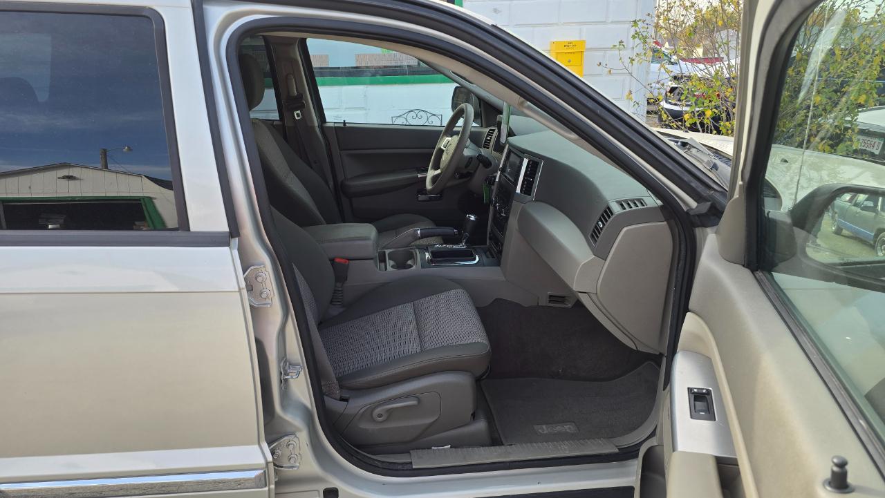 Jeep Grand Cherokee Laredo 4WD 2009