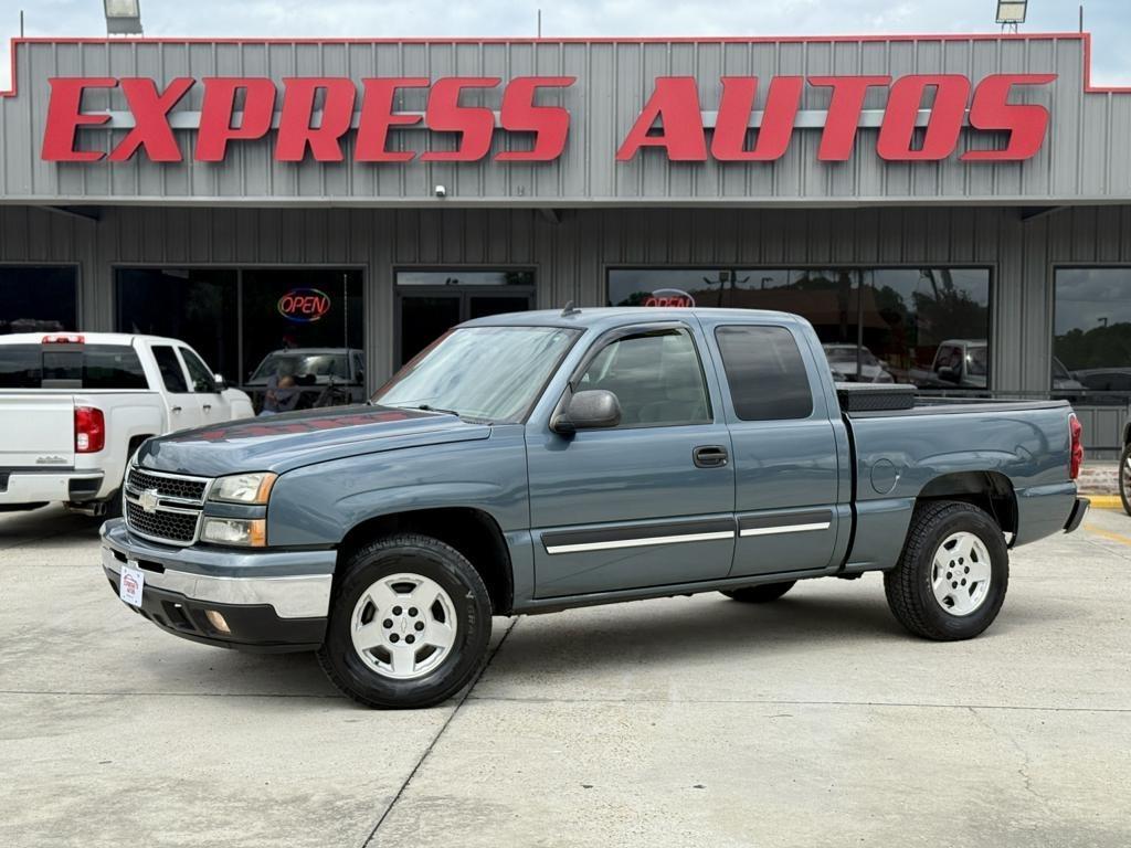 2006 Chevrolet Silverado 1500 LT2 Extended Cab SWB's photo