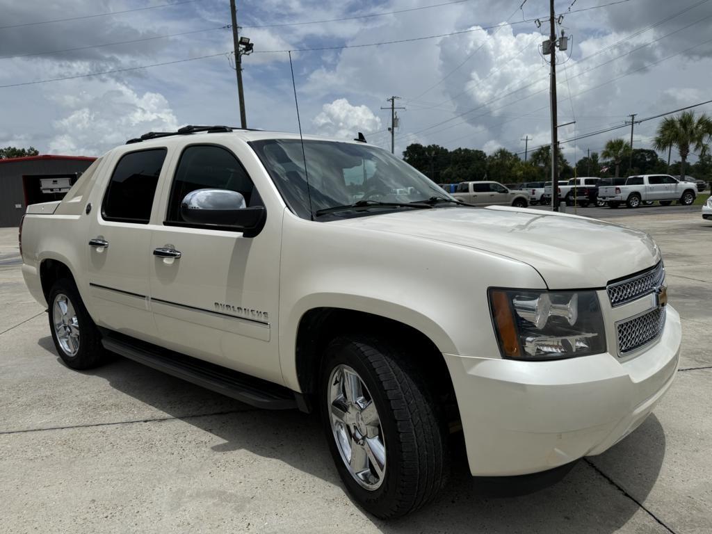 Chevrolet Avalanche 4WD Crew Cab LTZ 2013