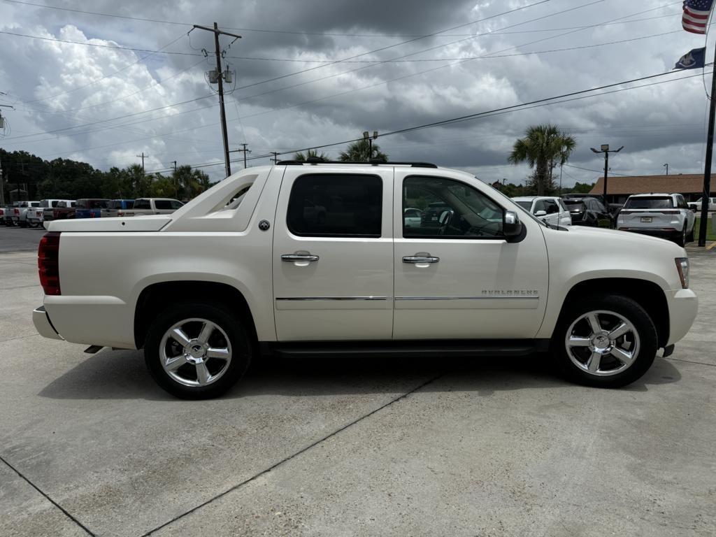 Chevrolet Avalanche 4WD Crew Cab LTZ 2013