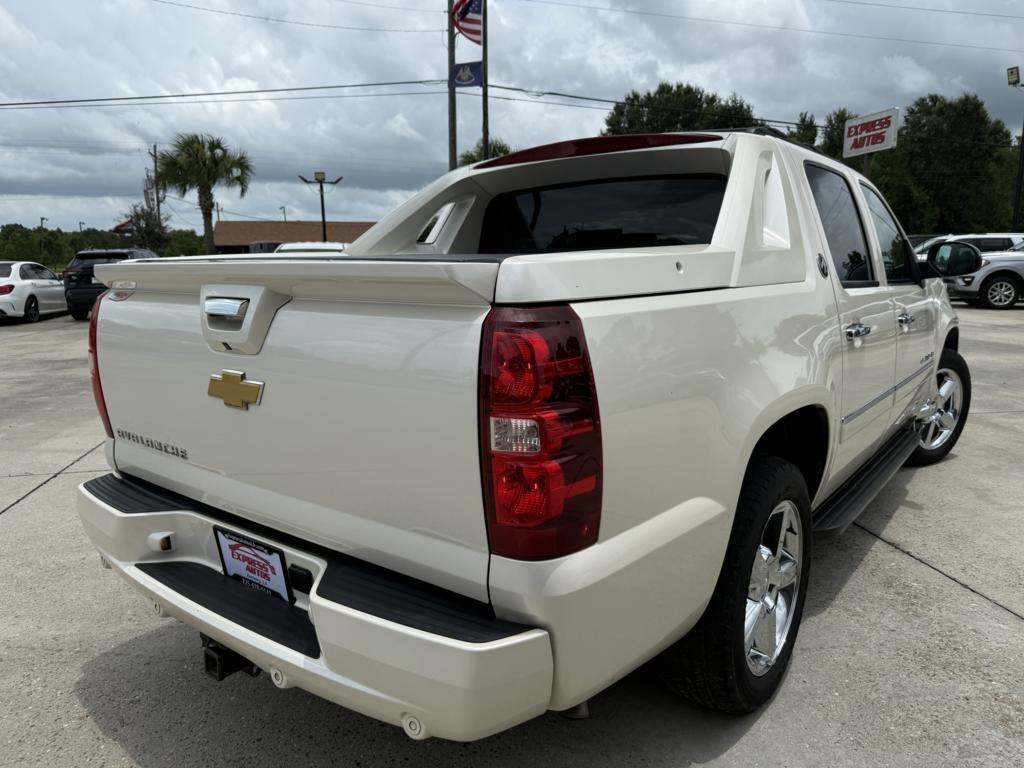 Chevrolet Avalanche 4WD Crew Cab LTZ 2013