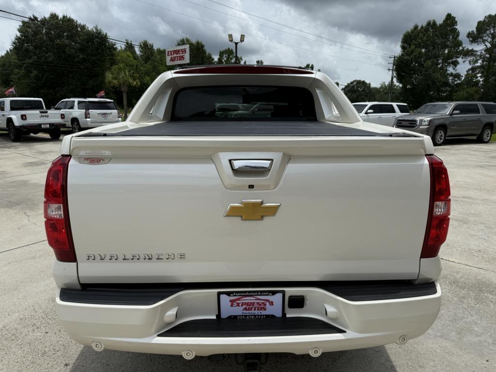 Chevrolet Avalanche 4WD Crew Cab LTZ 2013