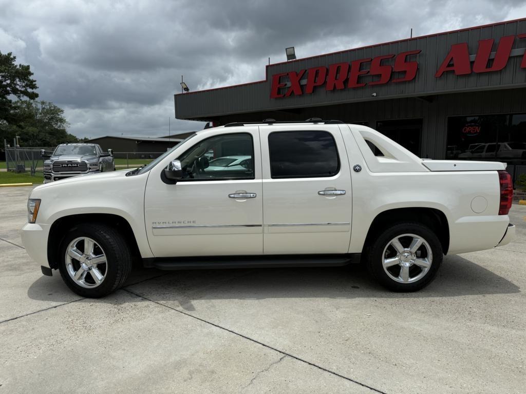 Chevrolet Avalanche 4WD Crew Cab LTZ 2013