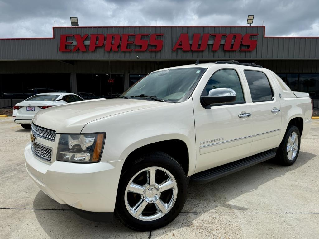 Chevrolet Avalanche 4WD Crew Cab LTZ 2013
