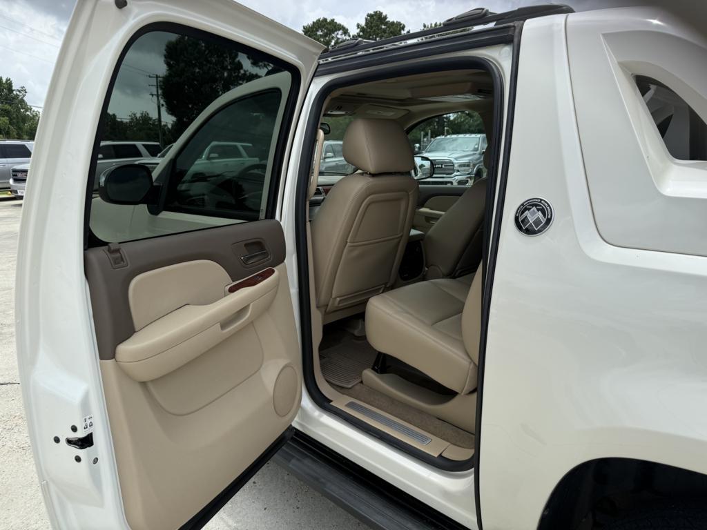 Chevrolet Avalanche 4WD Crew Cab LTZ 2013