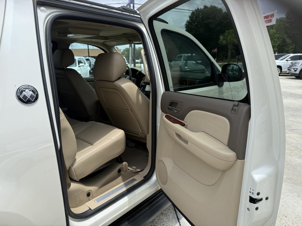 Chevrolet Avalanche 4WD Crew Cab LTZ 2013