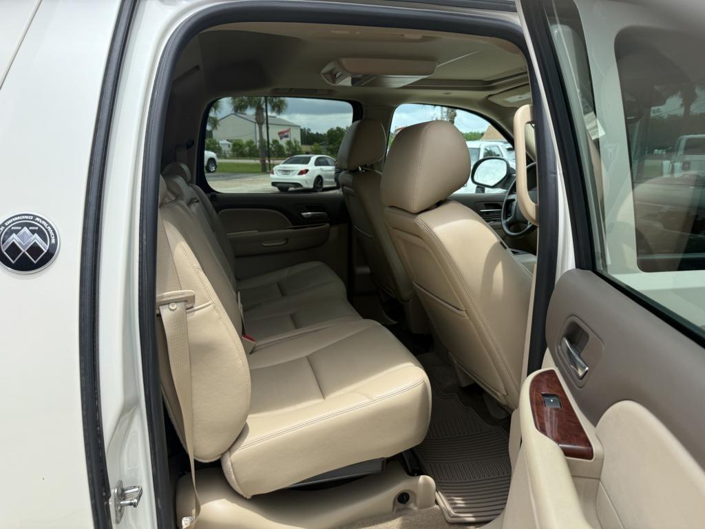 Chevrolet Avalanche 4WD Crew Cab LTZ 2013