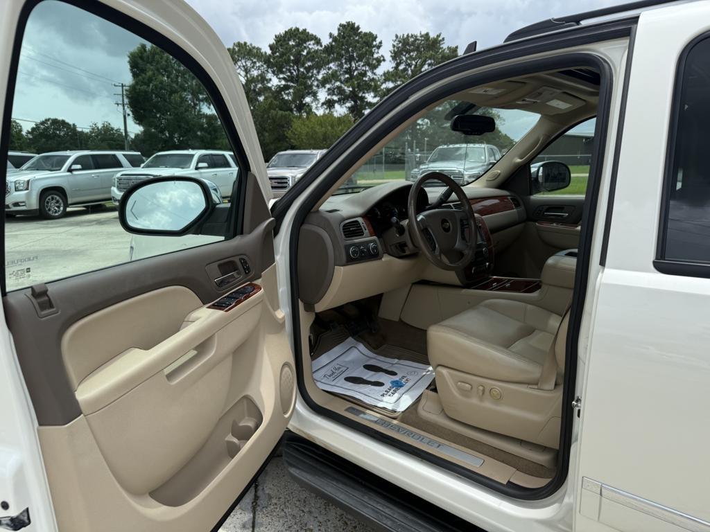 Chevrolet Avalanche 4WD Crew Cab LTZ 2013