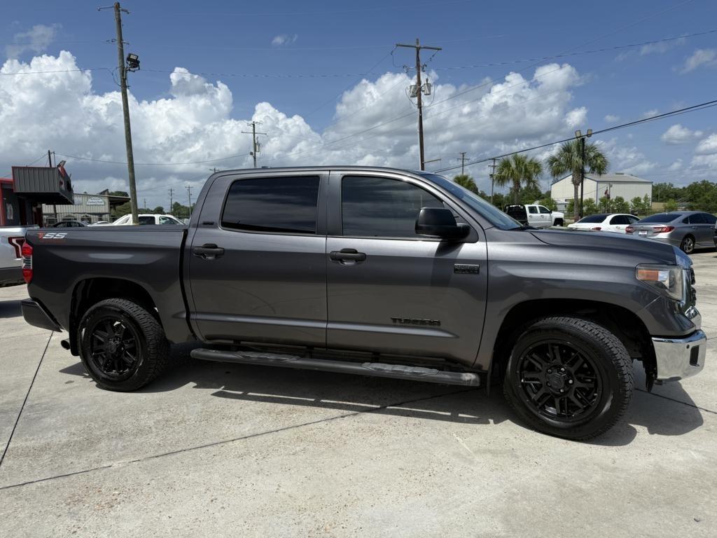 Toyota Tundra  2021
