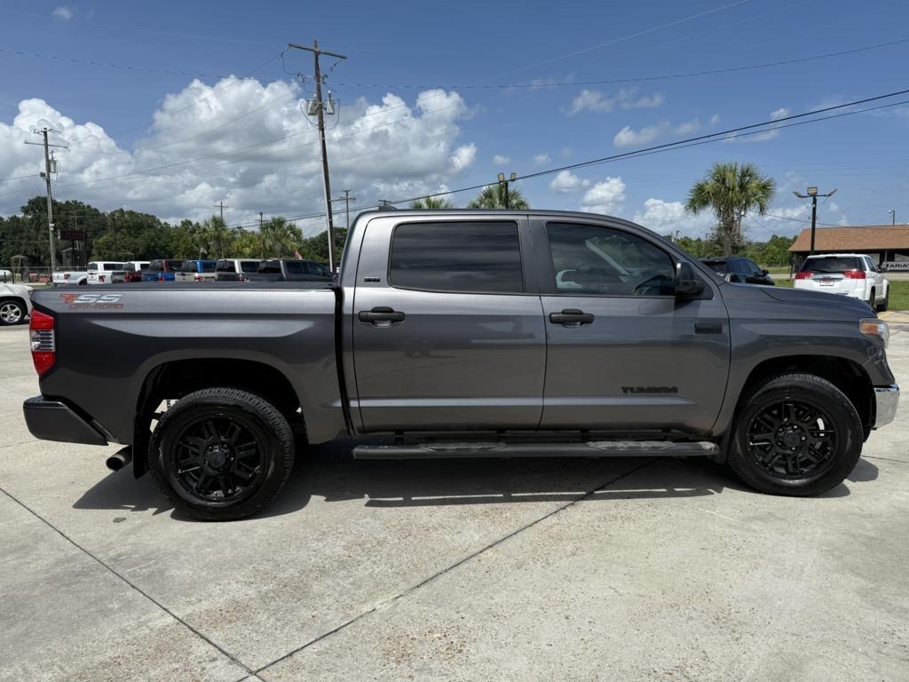 Toyota Tundra  2021