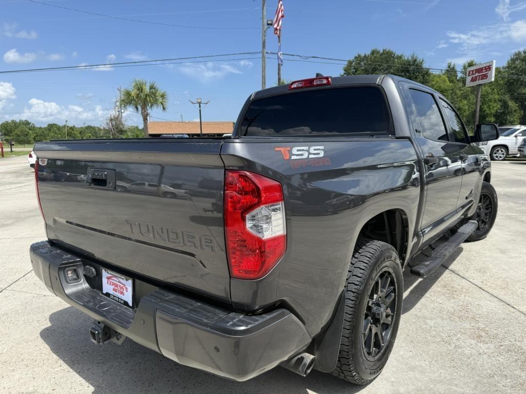 Toyota Tundra  2021