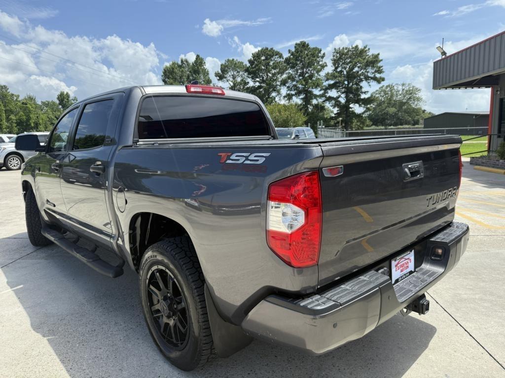 Toyota Tundra  2021