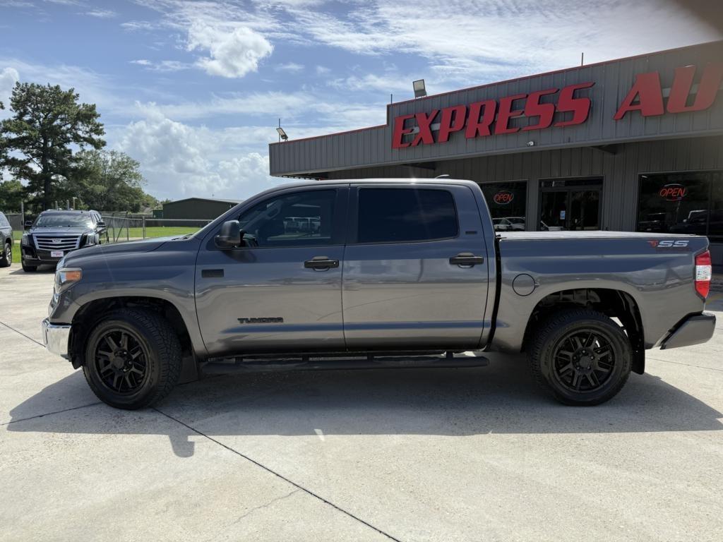Toyota Tundra  2021