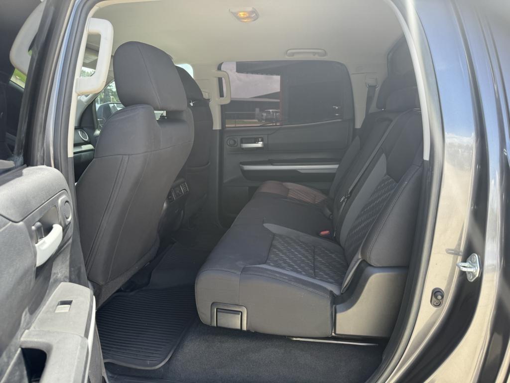 Toyota Tundra  2021