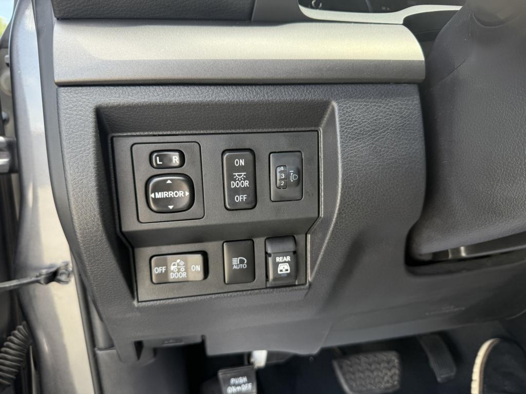 Toyota Tundra  2021