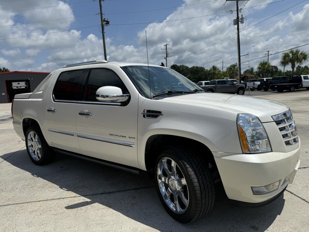 Cadillac Escalade EXT AWD 4dr Premium 2011