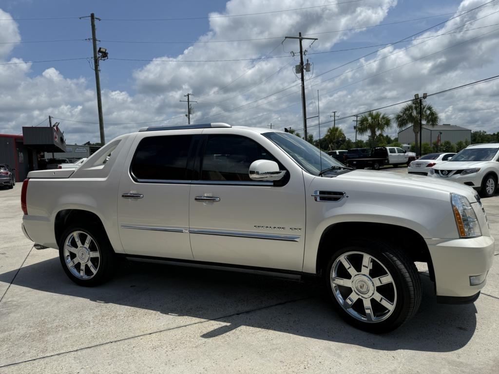 Cadillac Escalade EXT AWD 4dr Premium 2011
