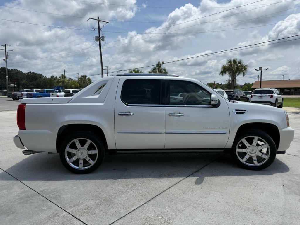 Cadillac Escalade EXT AWD 4dr Premium 2011