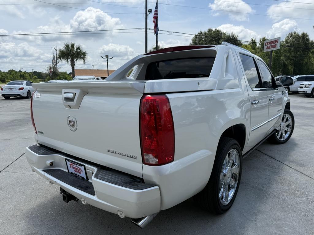 Cadillac Escalade EXT AWD 4dr Premium 2011