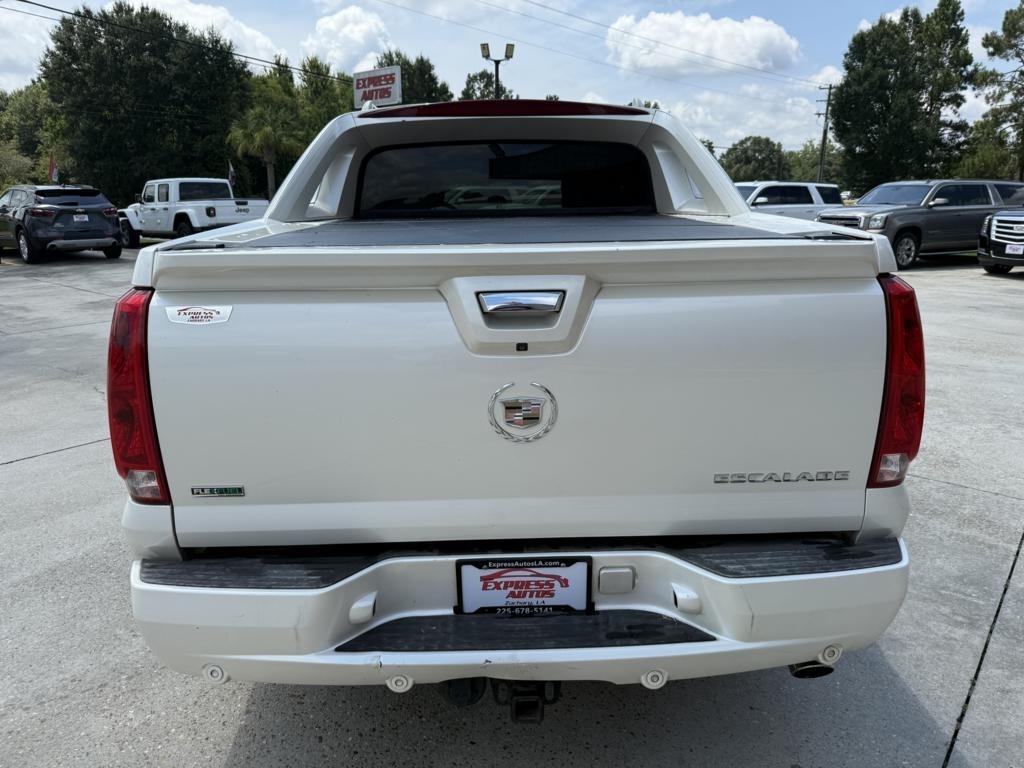 Cadillac Escalade EXT AWD 4dr Premium 2011