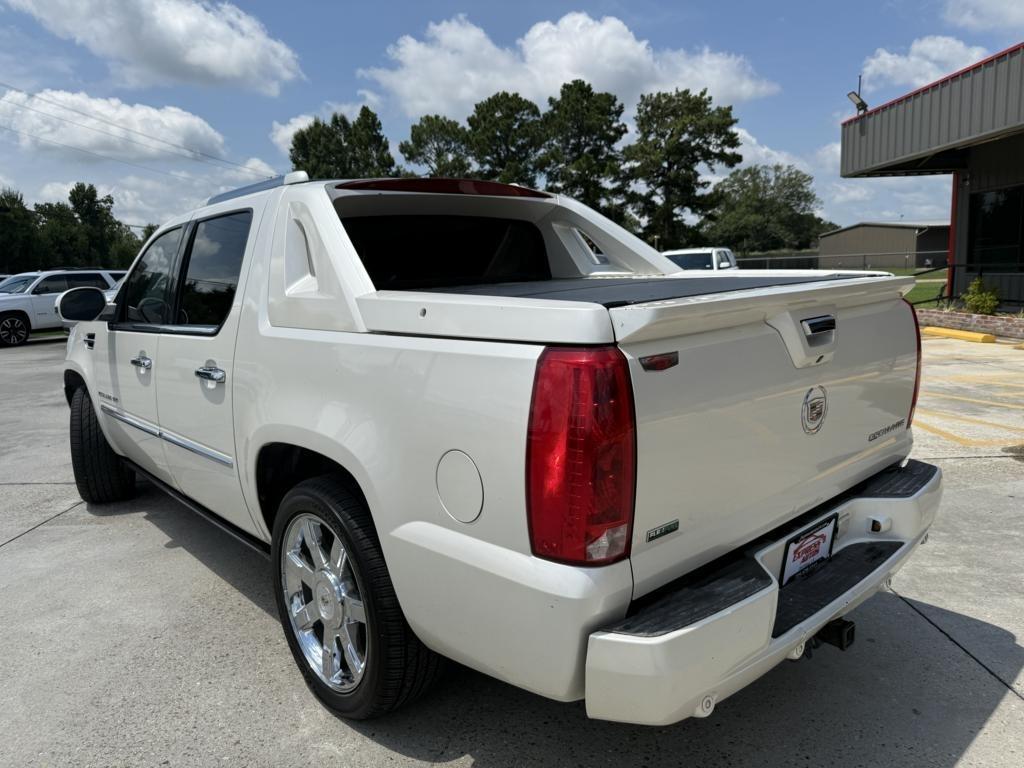 Cadillac Escalade EXT AWD 4dr Premium 2011
