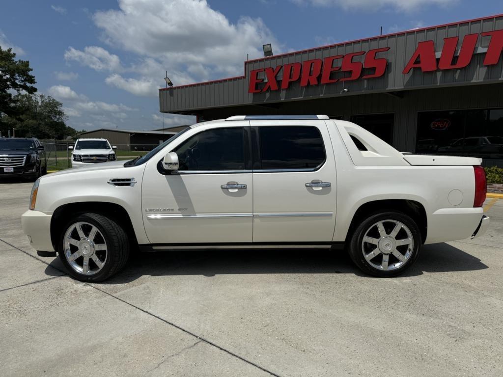 Cadillac Escalade EXT AWD 4dr Premium 2011