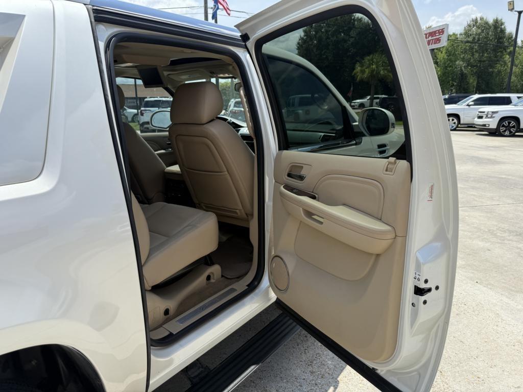 Cadillac Escalade EXT AWD 4dr Premium 2011